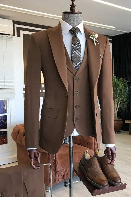 Brown Peaked Lapel Three Pieces Business Suits One Button Formal Wedding Groomsmen Suit